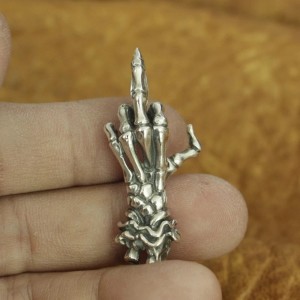Middel vinger skull hanger - 925 zilver
