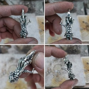 Middel vinger skull hanger - 925 zilver