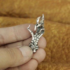 Middel vinger skull hanger - 925 zilver