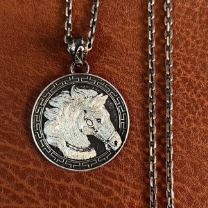 Paard hanger Grieks motief 