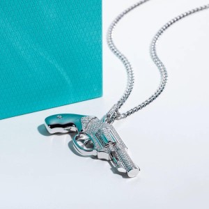 Revolver hanger met 170 Moissanite stenen