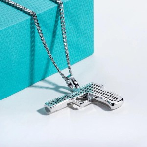 Pistool hanger met 104 Moissanite