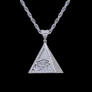 Oog van Horus Piramide met 197 Moissanite Stenen