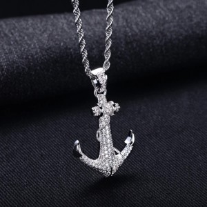 Anker hanger met 154 moissanite stenen