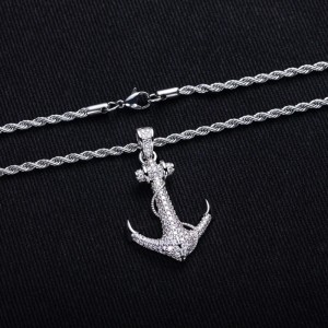 Anker hanger met 154 moissanite stenen