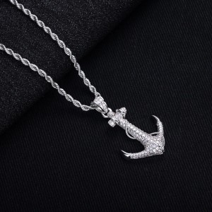 Anker hanger met 154 moissanite stenen