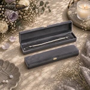 Luxe Velvet Armband Case